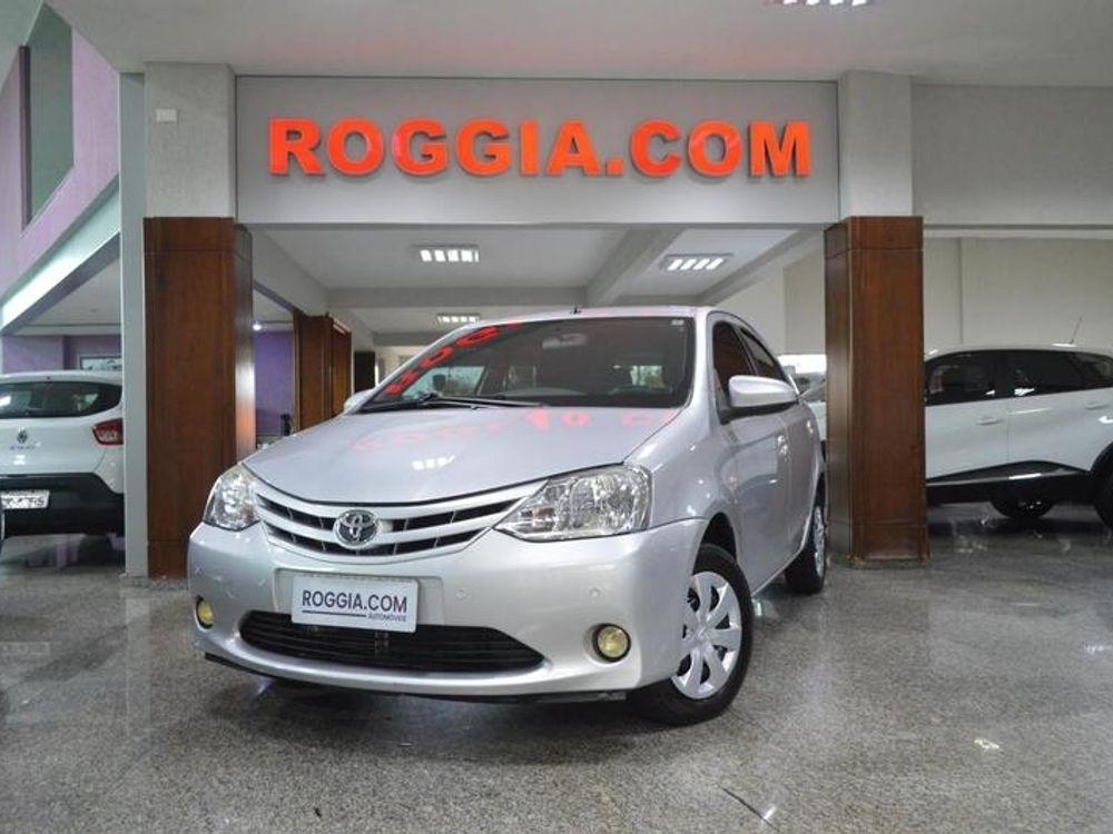 Toyota Etios 2020 à venda