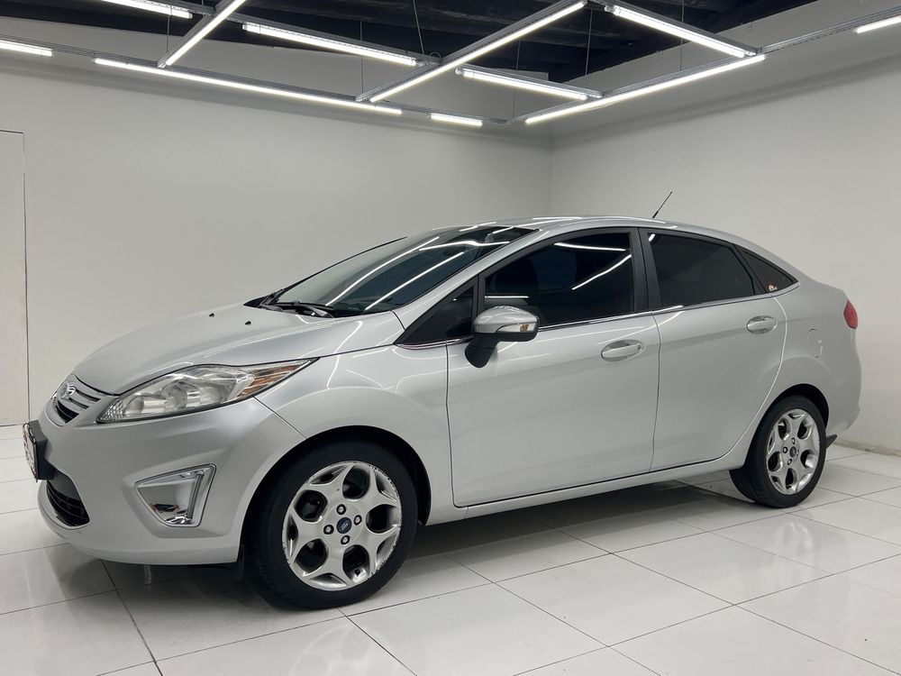 Ford Fiesta Sedan 2013
