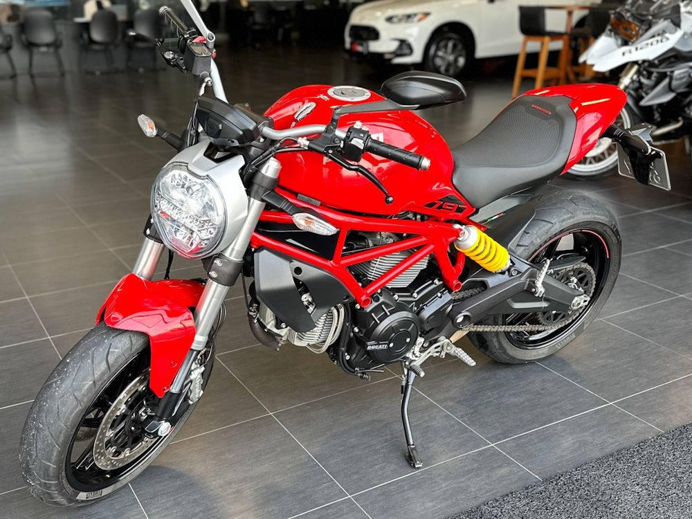 Ducati MONSTER 797 Gasolina portas, câmbio Manual em Brusque - RT Car