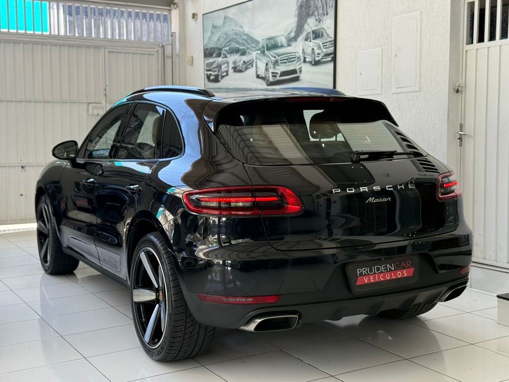 PORSCHE MACAN