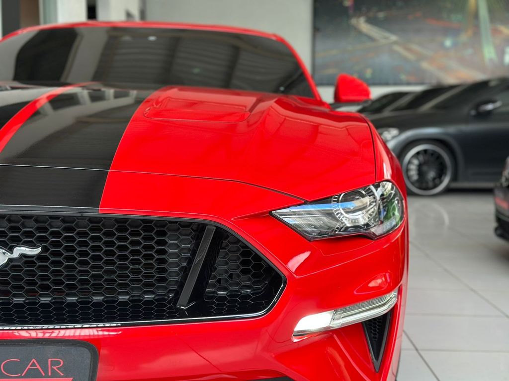 FORD MUSTANG