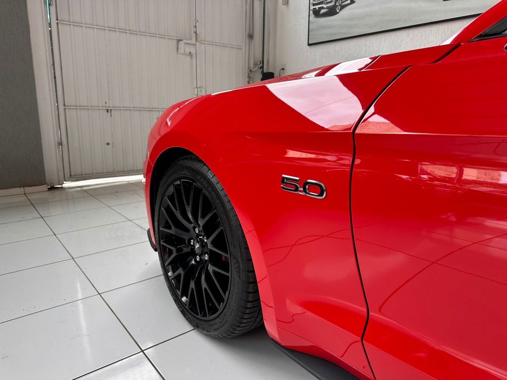 FORD MUSTANG