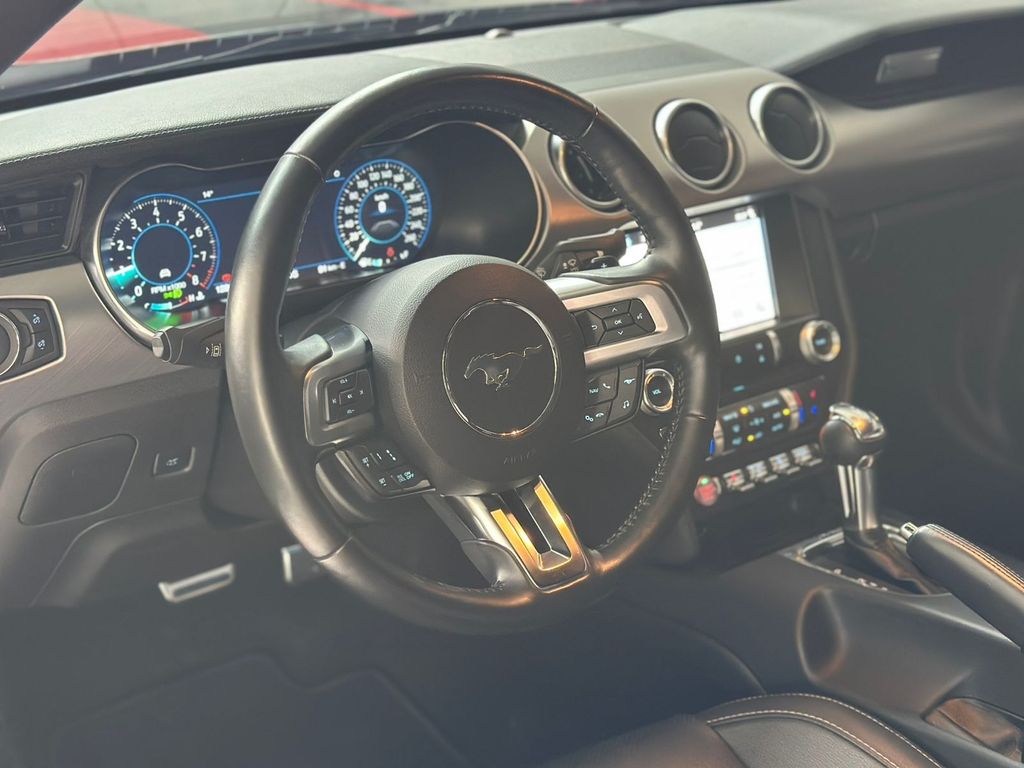 FORD MUSTANG