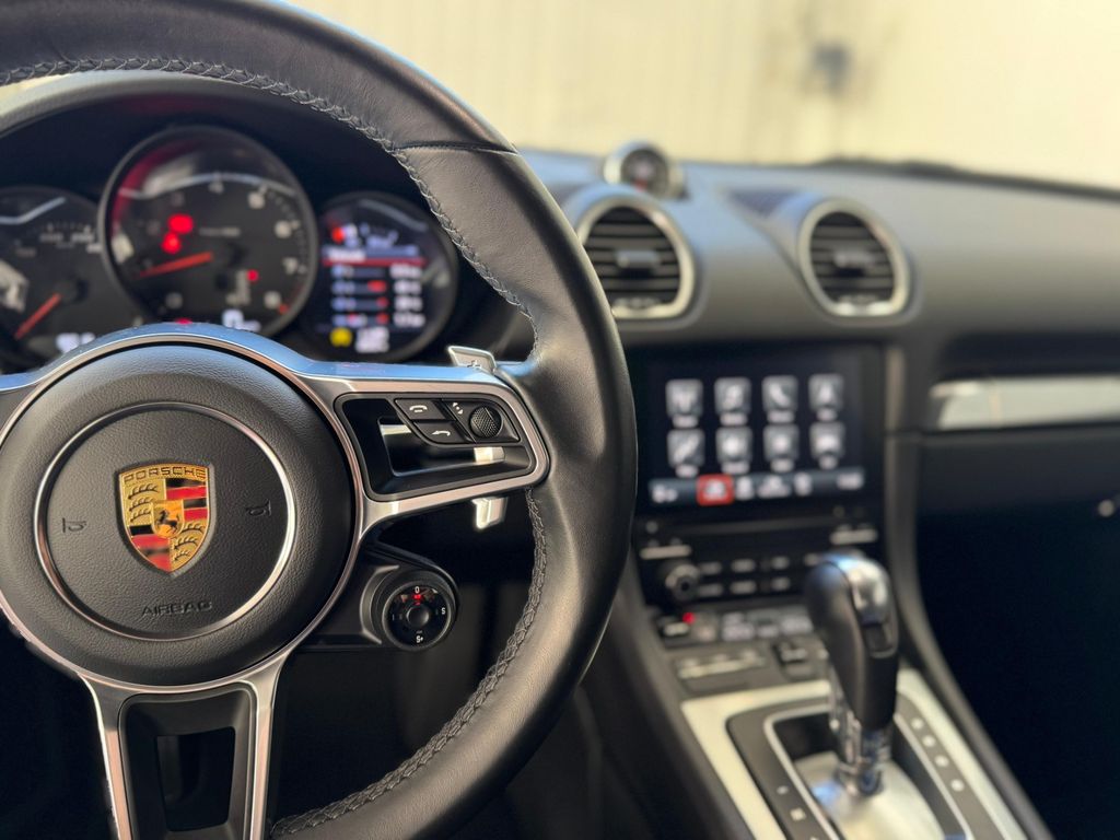 PORSCHE 718