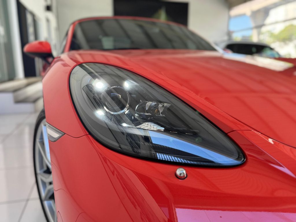 PORSCHE 718
