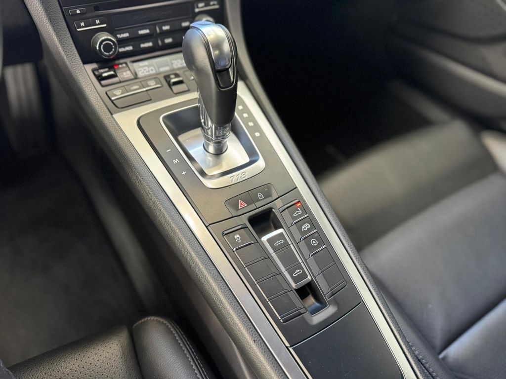 PORSCHE 718