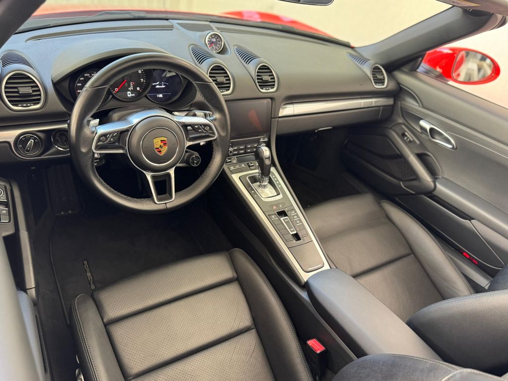 PORSCHE 718