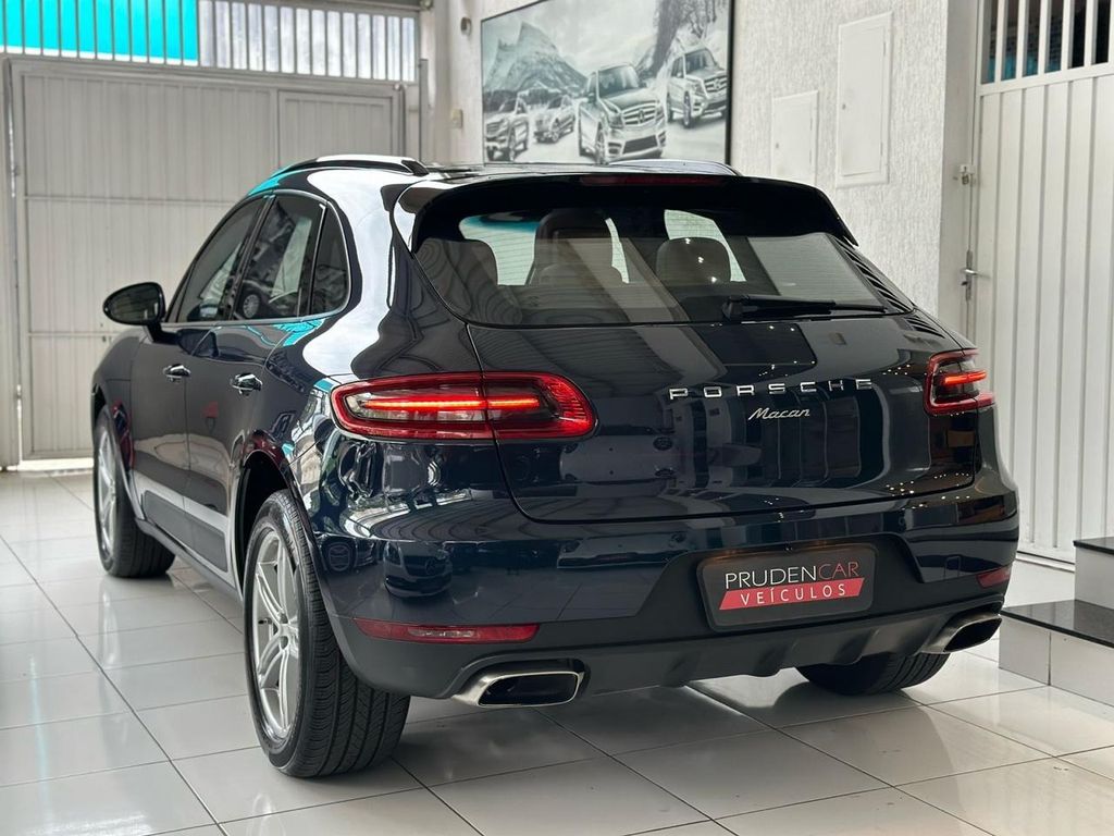 PORSCHE MACAN
