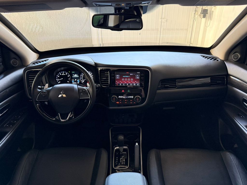 MITSUBISHI OUTLANDER