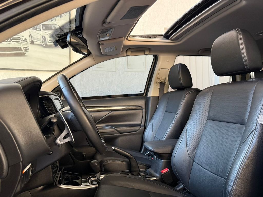MITSUBISHI OUTLANDER