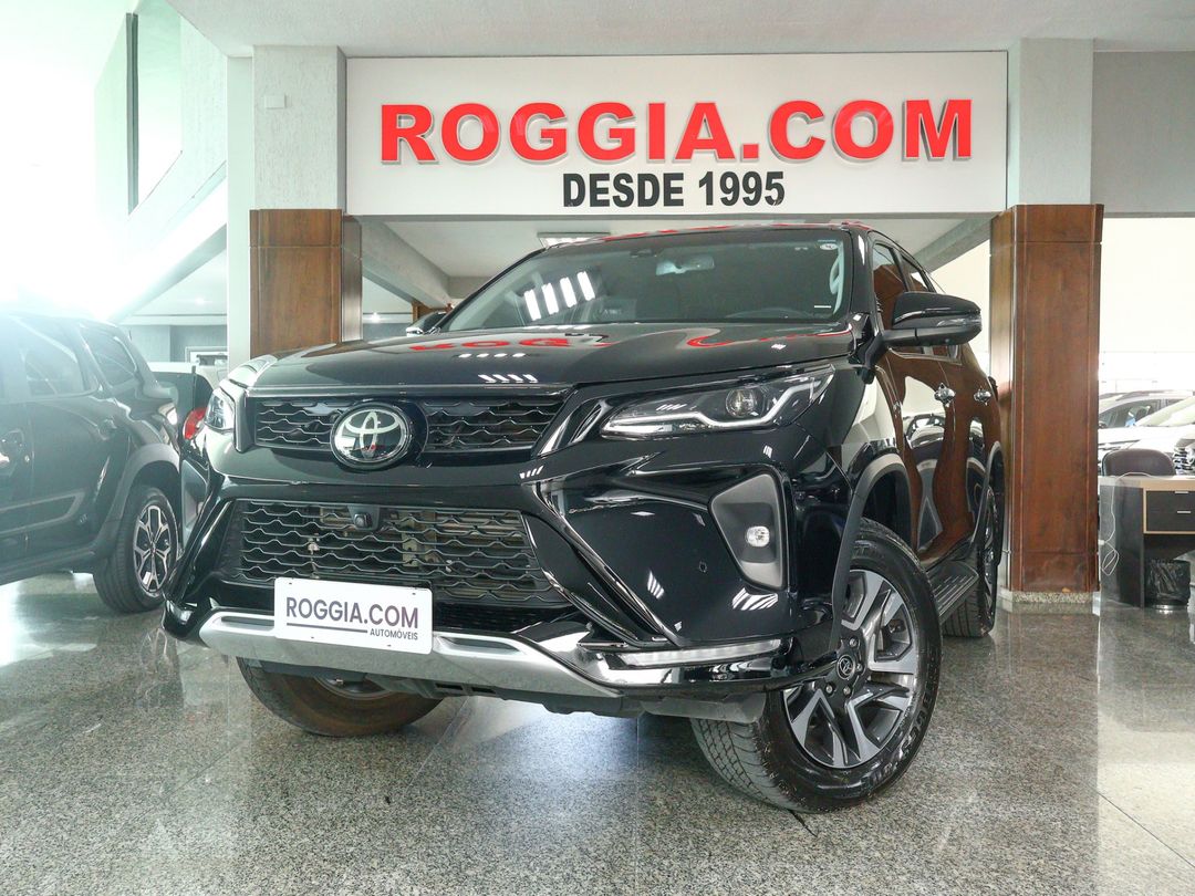 Toyota Hilux SW4 SRX Plat. 4x4 2.8 TB Die. Aut.