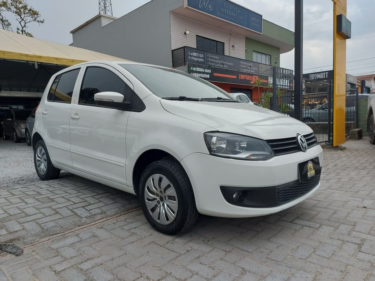 Volkswagen Fox Bluemotion 1.0    2014