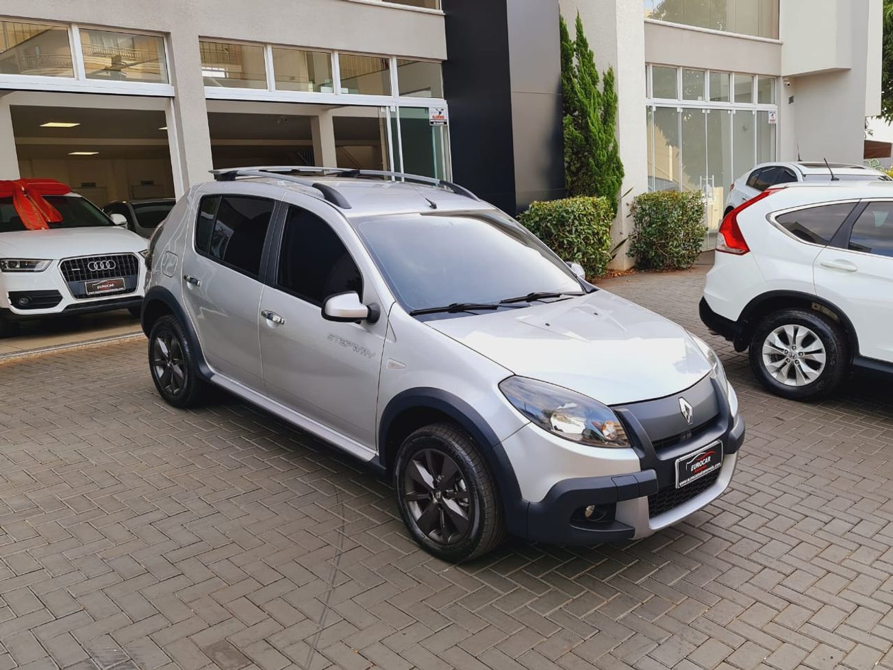 Renault SANDERO STEPWAY HiFlex 1.6 16V 5p Flex 4 portas, câmbio Manual