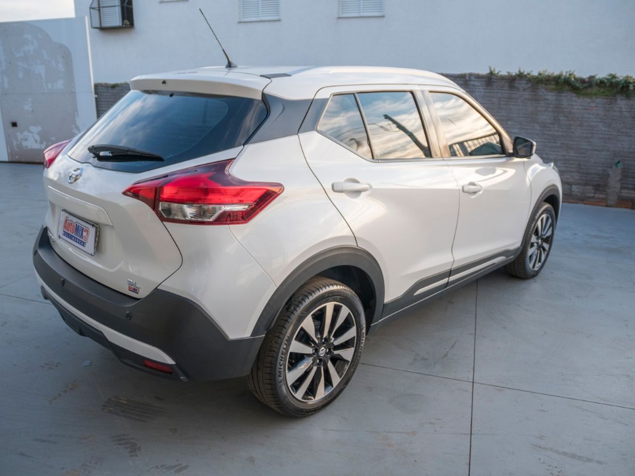 Nissan KICKS SL 1 6 16V FlexStar 5p Aut Flex 4 Portas Cambio 