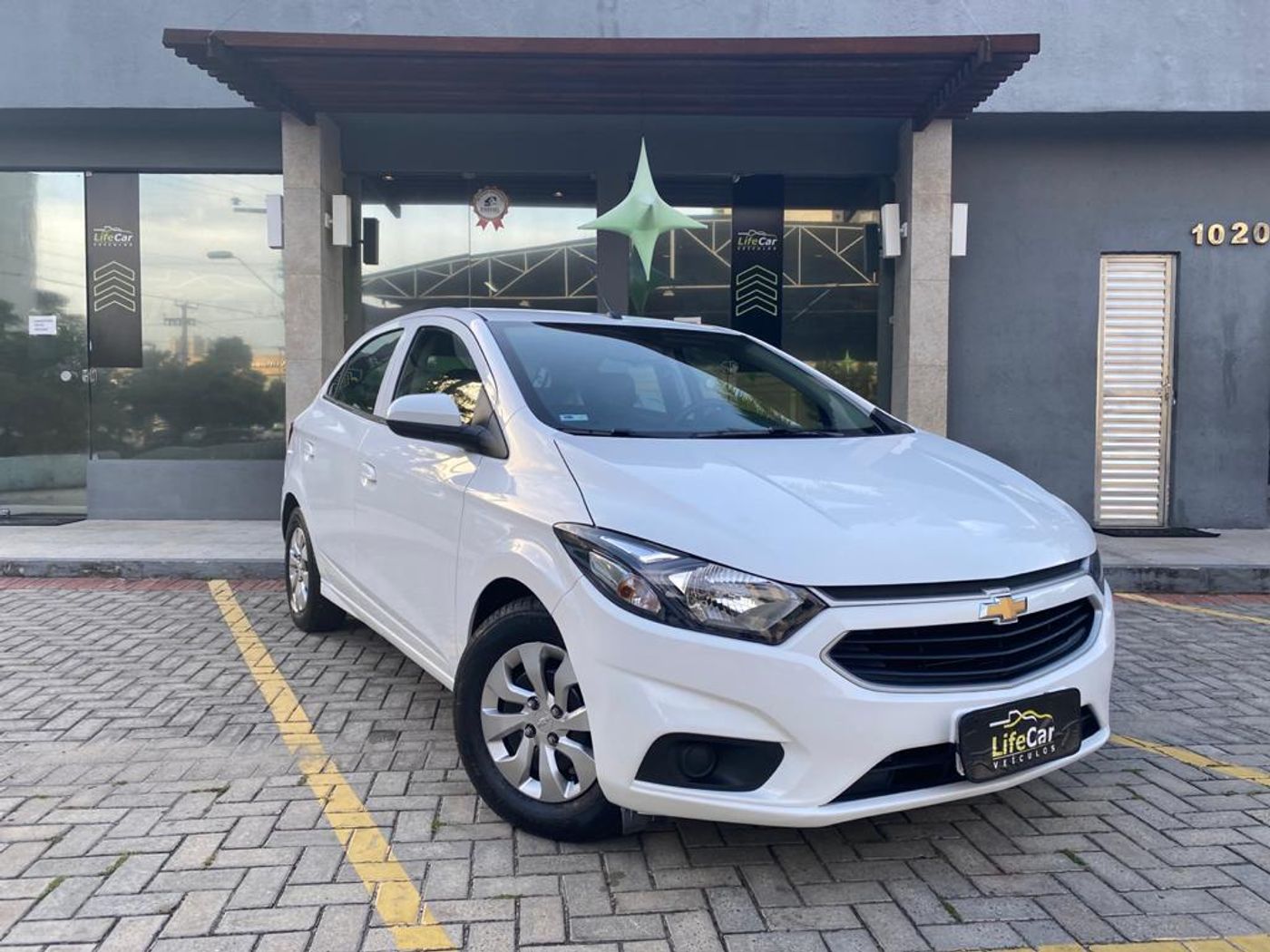 Chevrolet ONIX HATCH LT 1.0 8V FlexPower 5p Mec.Flex 4 portas, cambio