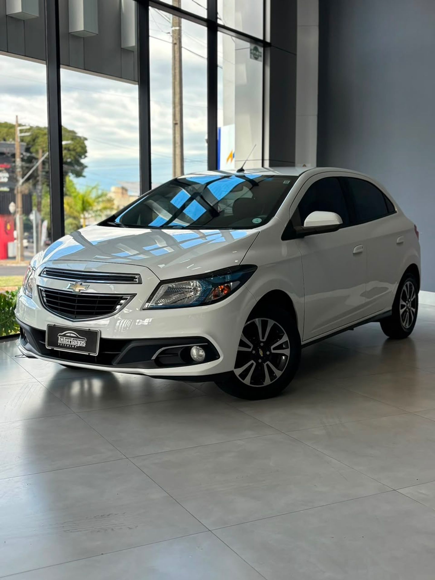 Chevrolet Onix Hatch LTZ 1.4 8V Flexpower 5P Mec - foto 3