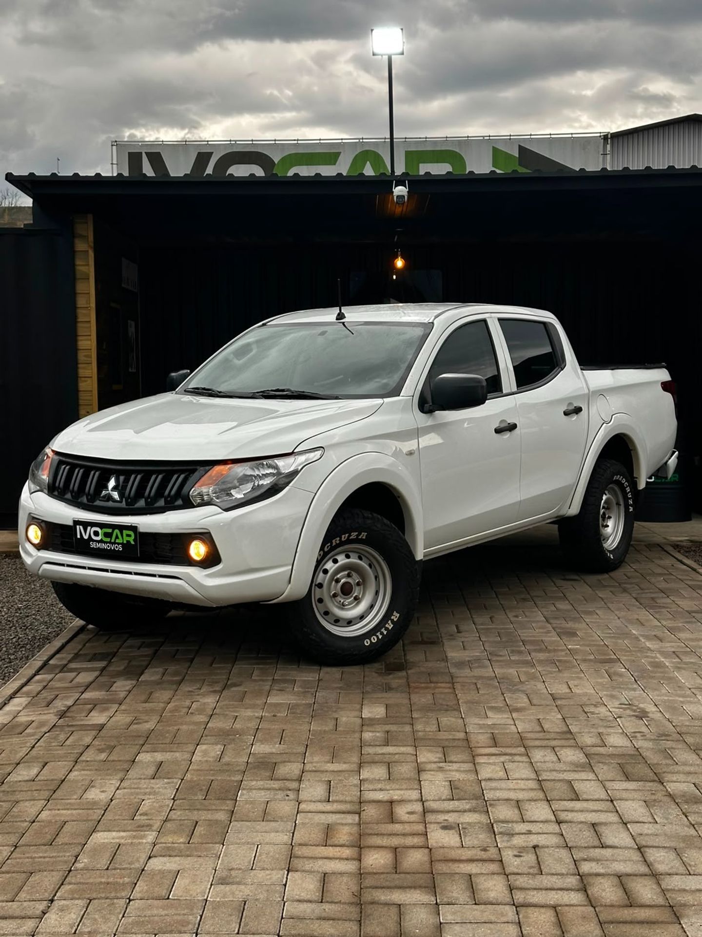 Mitsubishi L200 Triton Gls 2.4 Cd Diesel Automático - foto 3