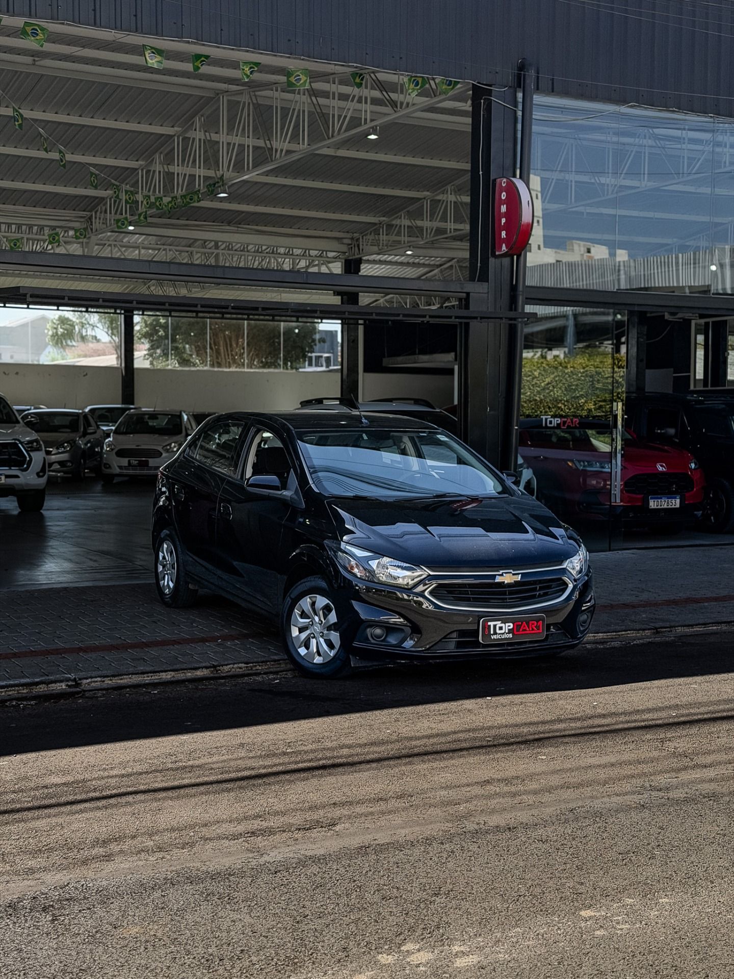 Chevrolet Onix Hatch LT 1.0 8V Flexpower 5P Mec - foto 3