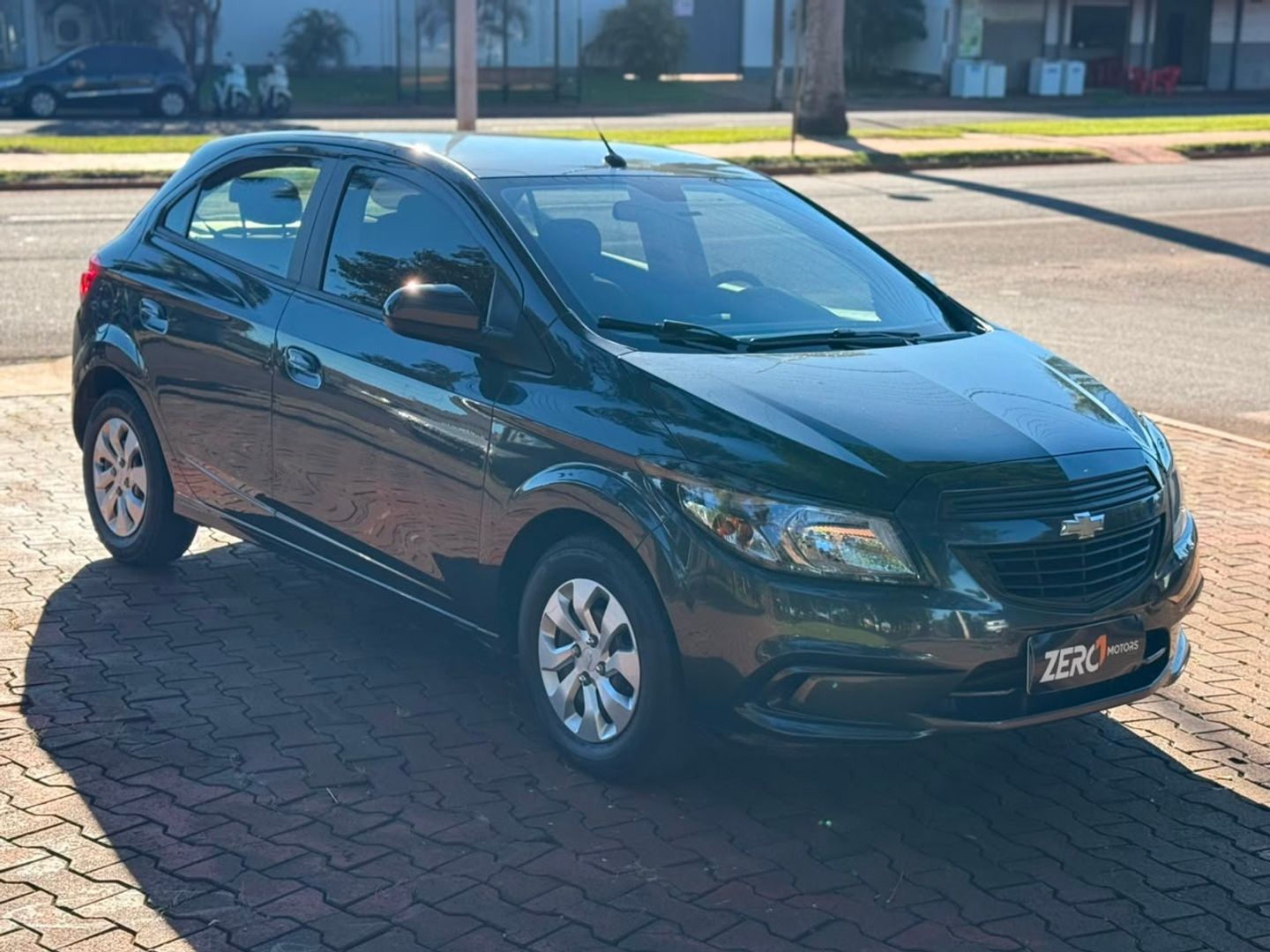 Chevrolet Onix Hatch Joy 1.0 8V Flex 5P Mec - foto 3