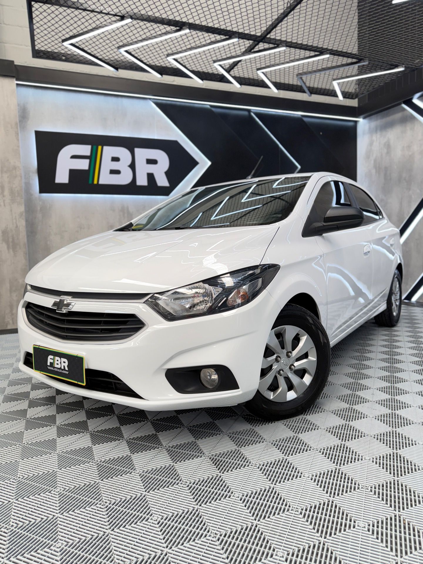 Chevrolet Onix Hatch LT 1.0 8V Flexpower 5P Mec - foto 3