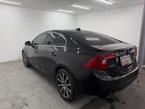 Volvo S60 T-5 MOMENTUM 2.0 245cv 4p