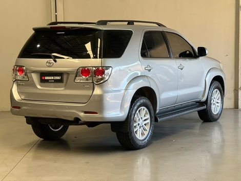 Toyota Hilux SW4 SR 4x2 2.7/ 2.7 Flex 16V Aut.