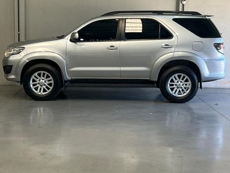 Toyota Hilux SW4 SR 4x2 2.7/ 2.7 Flex 16V Aut.
