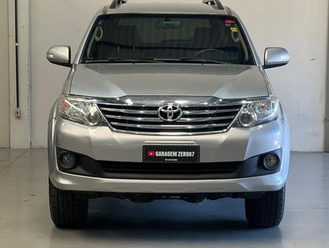 Toyota Hilux SW4 SR 4x2 2.7/ 2.7 Flex 16V Aut.