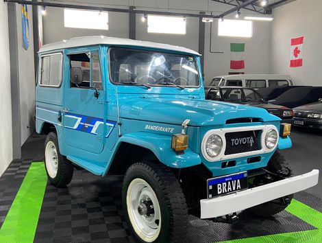 Toyota Bandeirante Curta Teto Rígido