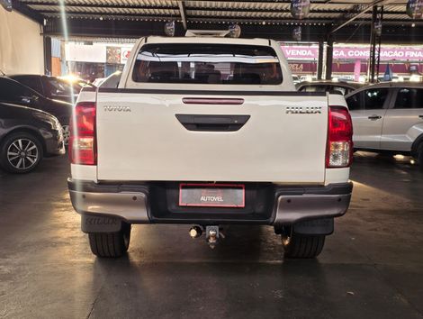Toyota Hilux CD 4x4 2.8 Diesel Mec.
