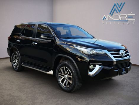 Toyota Hilux SW4 SRX 4x4 2.8 TDI 16V Dies. Aut.