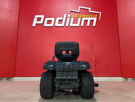 branco O Trator cortador de grama BT 1838 foi desenvolvido para auxiliar nos serviços realizados em chácara