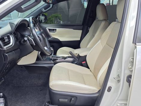 Toyota Hilux SW4 Diamond 2.8 TB 4x4 Die. Aut.