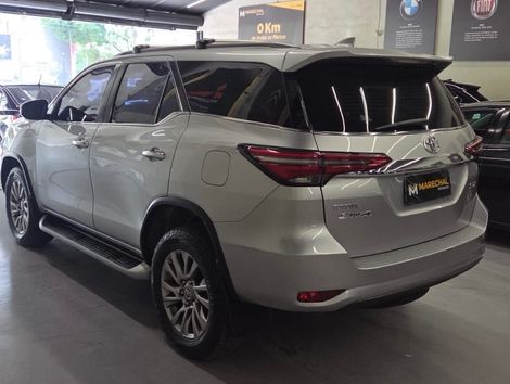 Toyota Hilux SW4 SRX 4x4 2.8 TDI 16V Dies. Aut.