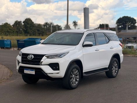 Toyota Hilux CD SRV 4x2 2.7 Flex 16V Aut.