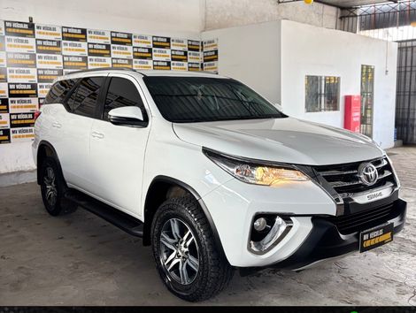 Toyota Hilux SW4 SR 4x2 2.7/ 2.7 Flex 16V Aut.