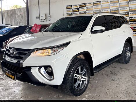 Toyota Hilux SW4 SR 4x2 2.7/ 2.7 Flex 16V Aut.