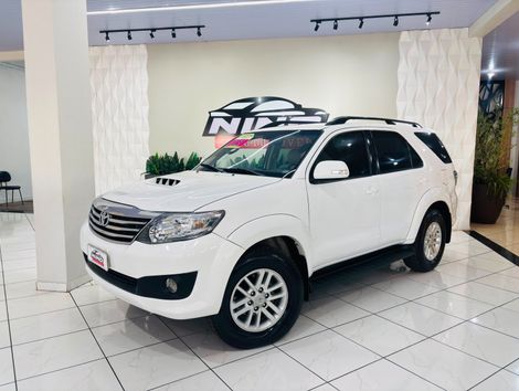 Toyota Hilux SW4 SRV D4-D 4x4 3.0 TDI Dies. Aut