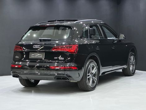 Audi Q5 Perf. Black 2.0 TFSIe S.Tr. Qt (Hib.)