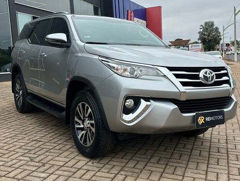 Toyota Hilux SW4 SRV 4x2 2.7 Flex 16V Aut.