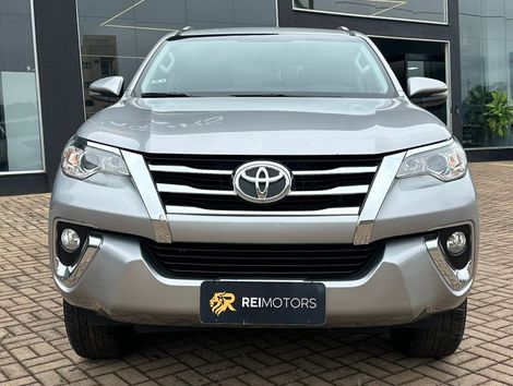 Toyota Hilux SW4 SRV 4x2 2.7 Flex 16V Aut.
