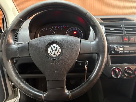 VolksWagen Polo Sedan 1.6 Mi Total Flex 8V 4p