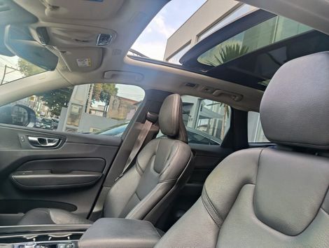 Volvo XC 60 D-5 MOMENTUM 2.0 AWD Diesel 5p
