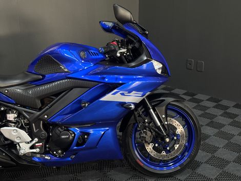 YAMAHA YZF R-3 321/ABS