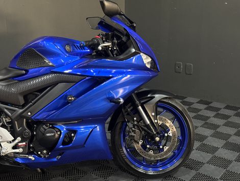 YAMAHA YZF R-3 321/ABS