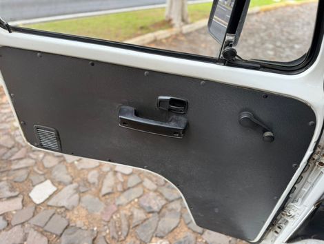 VolksWagen Kombi Standard 1.4 Mi Total Flex 8V