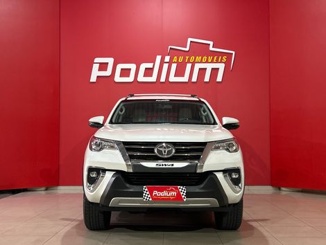 Toyota Hilux SW4 SRX Diamo. 4x4 2.8 TB Die Aut.