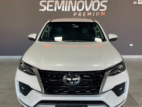Toyota Hilux SW4 SRX 4x4 2.8 TDI 16V Dies. Aut.