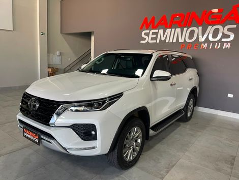 Toyota Hilux SW4 SRX 4x4 2.8 TDI 16V Dies. Aut.
