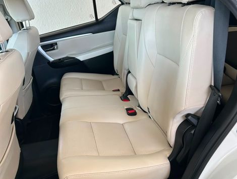 Toyota Hilux SW4 SRX Diamo. 4x4 2.8 TB Die Aut.